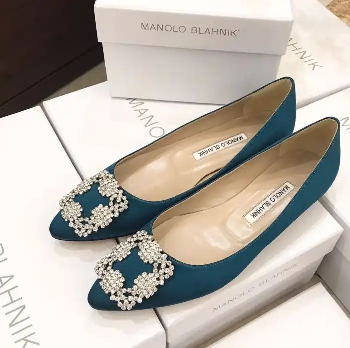 hype Manolo Blahnik flat shoes