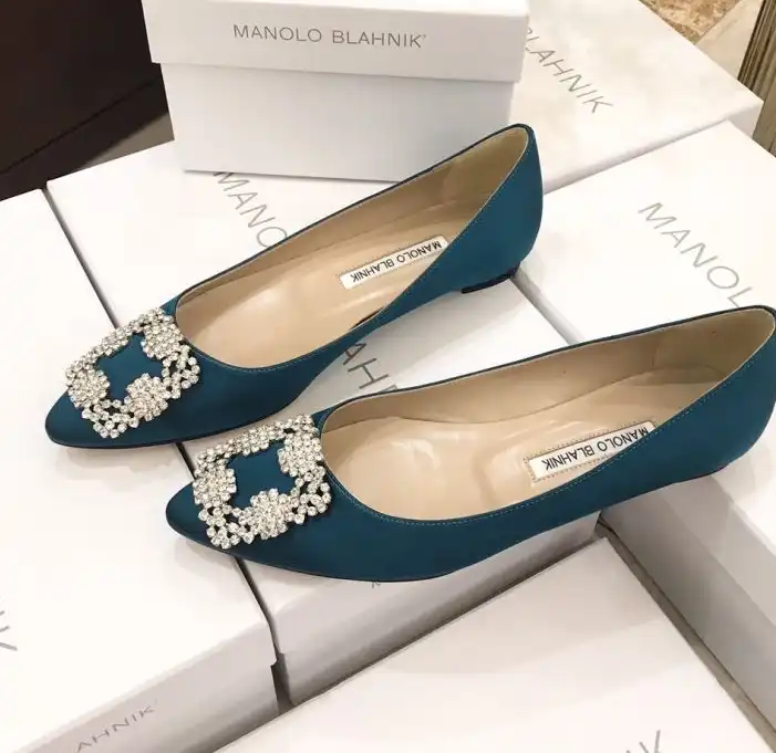 hype Manolo Blahnik flat shoes