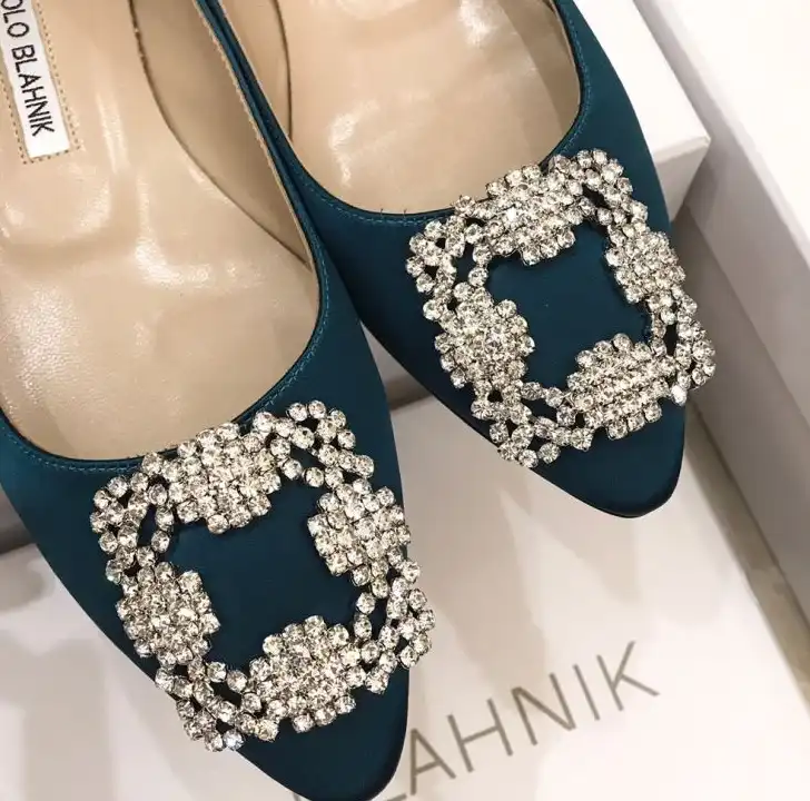 hype Manolo Blahnik flat shoes