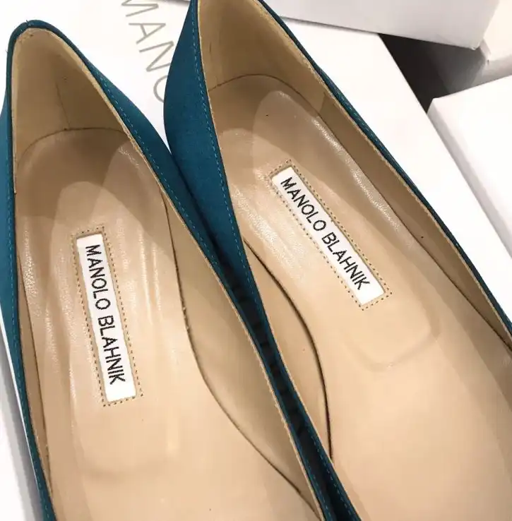 hype Manolo Blahnik flat shoes