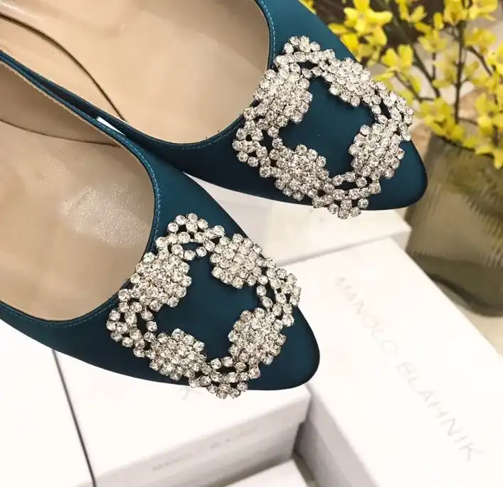 hype Manolo Blahnik flat shoes