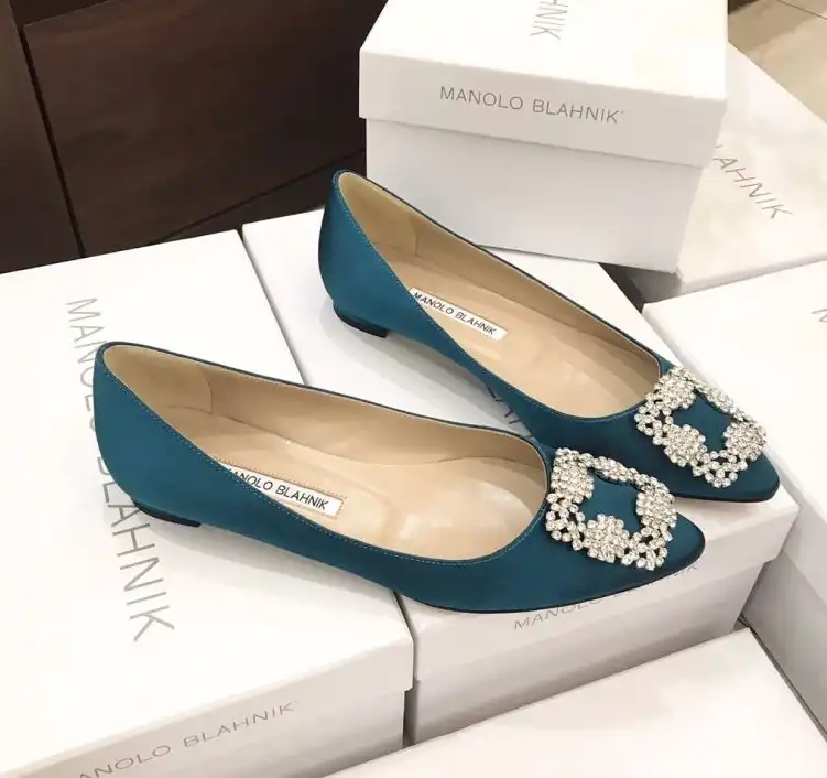 hype Manolo Blahnik flat shoes