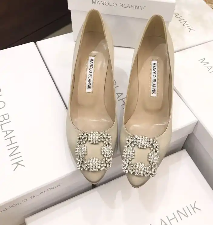 hype Manolo Blahnik flat shoes