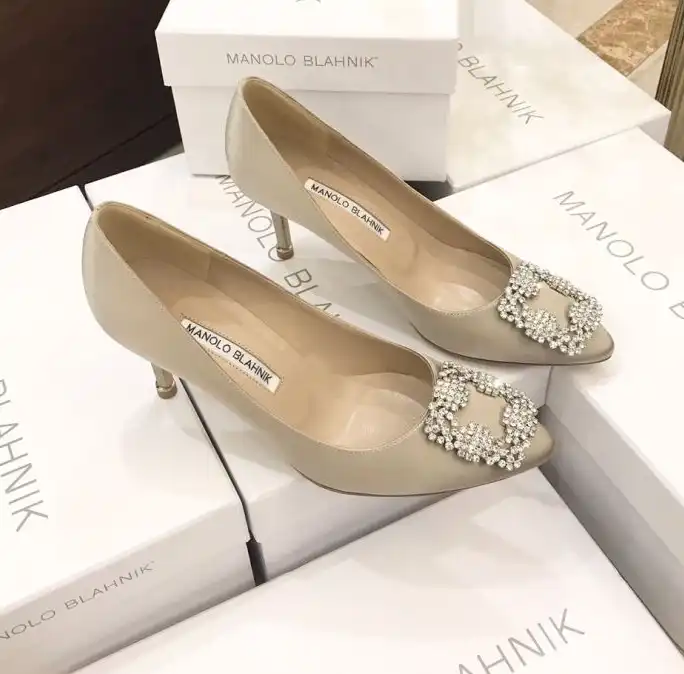 hype Manolo Blahnik flat shoes