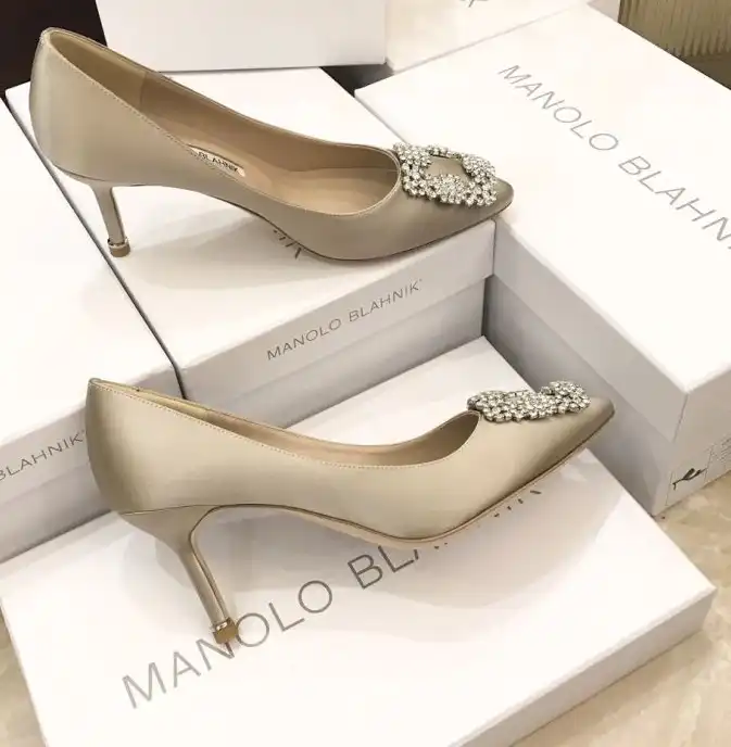 hype Manolo Blahnik flat shoes