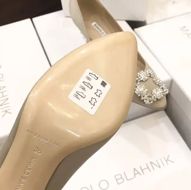 hype Manolo Blahnik flat shoes