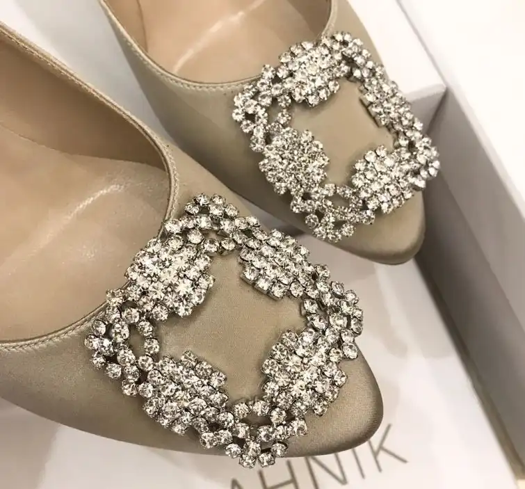 hype Manolo Blahnik flat shoes