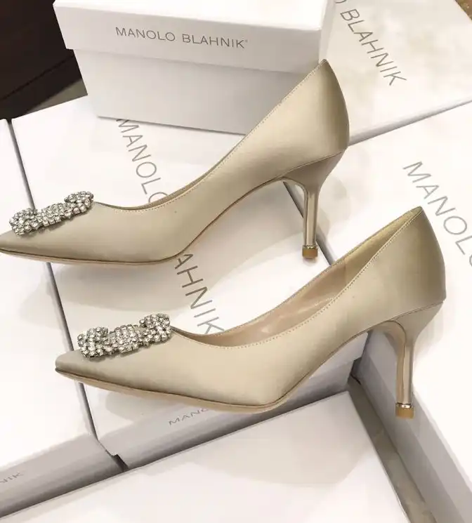 hype Manolo Blahnik flat shoes