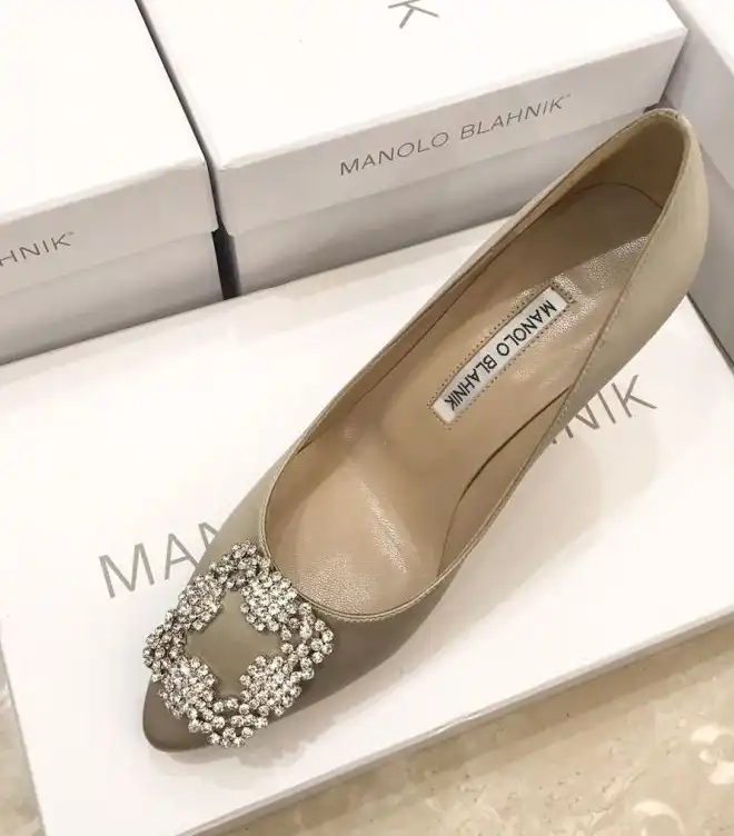 hype Manolo Blahnik flat shoes