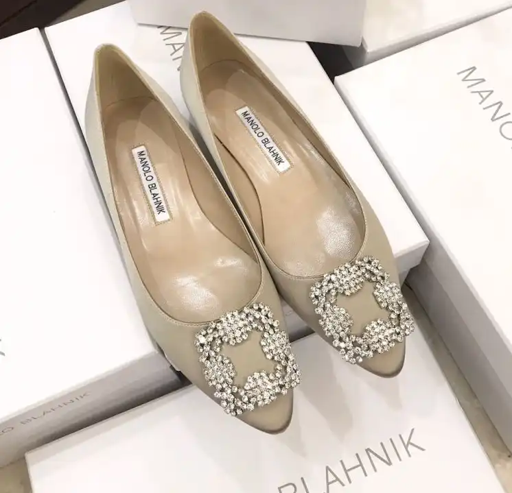 hype Manolo Blahnik flat shoes