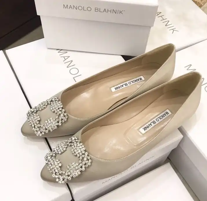 hype Manolo Blahnik flat shoes