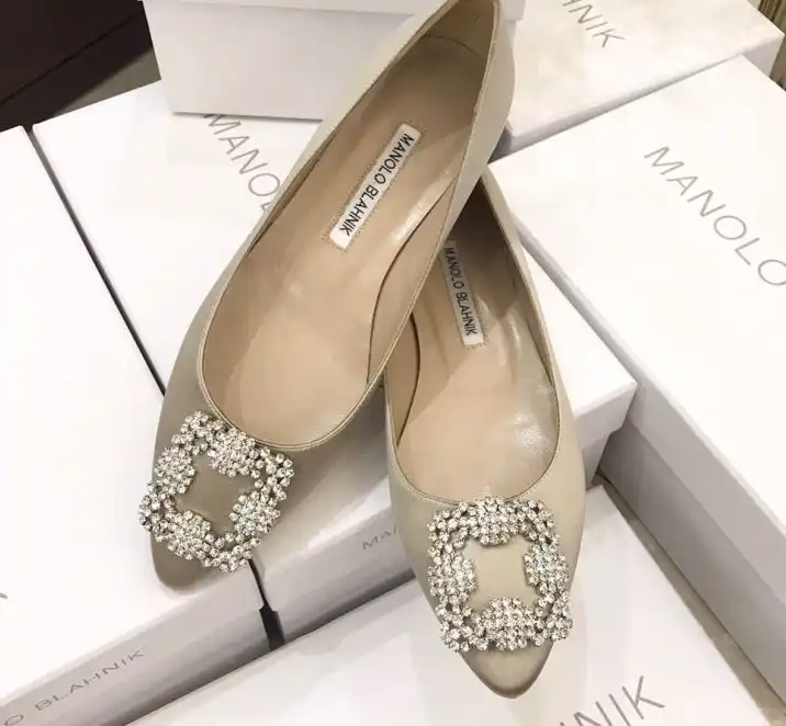 hype Manolo Blahnik flat shoes