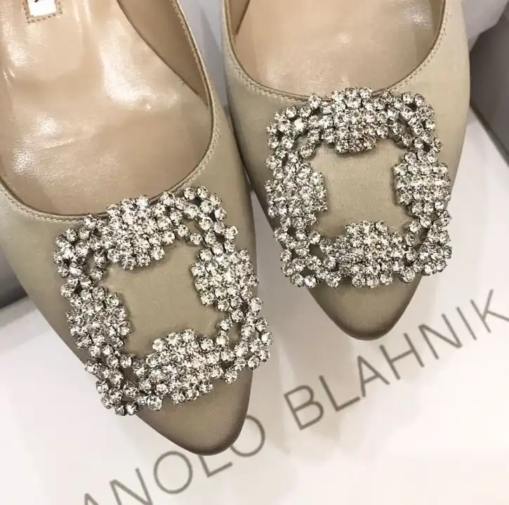 hype Manolo Blahnik flat shoes