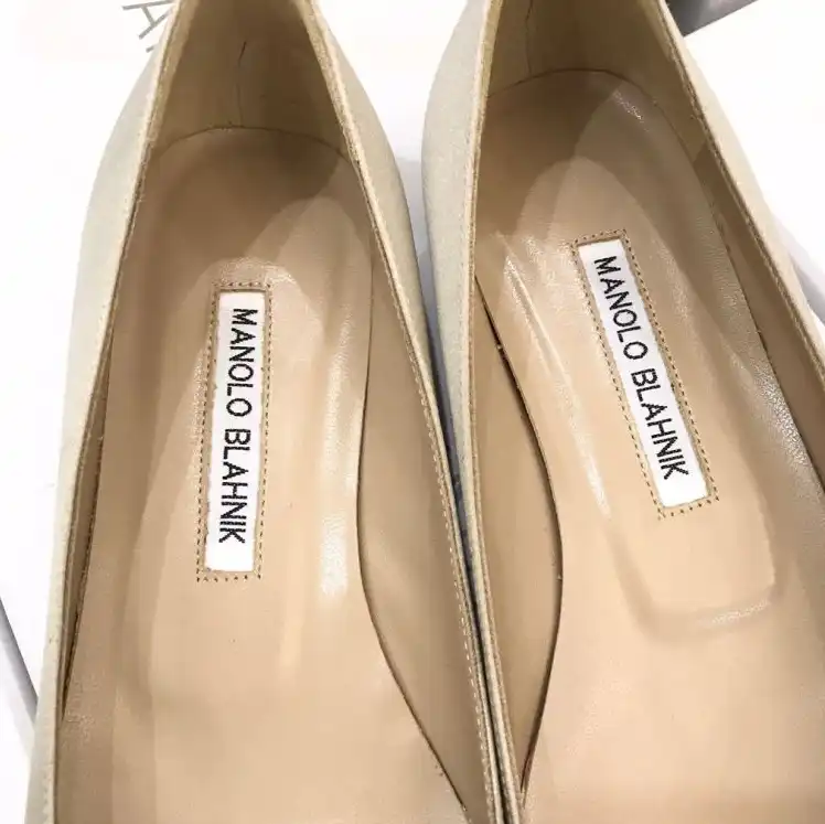 hype Manolo Blahnik flat shoes