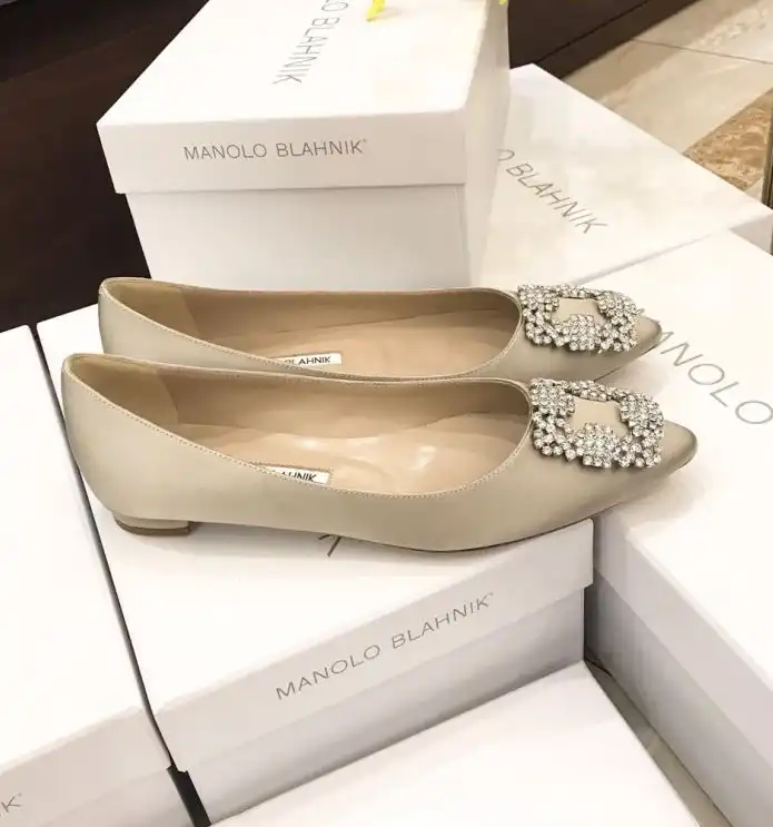 hype Manolo Blahnik flat shoes