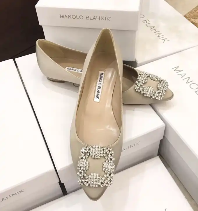 hype Manolo Blahnik flat shoes