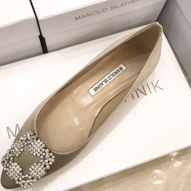 hype Manolo Blahnik flat shoes