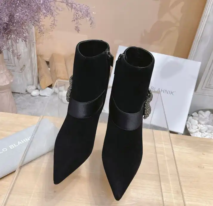 hype Manolo Blahnik Boots