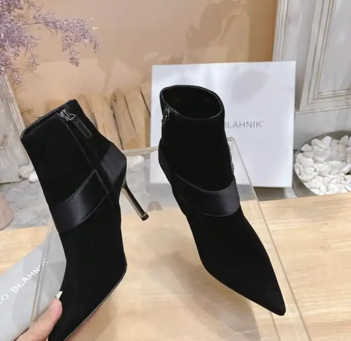 hype Manolo Blahnik Boots