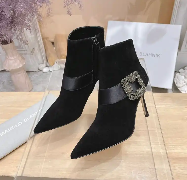 hype Manolo Blahnik Boots