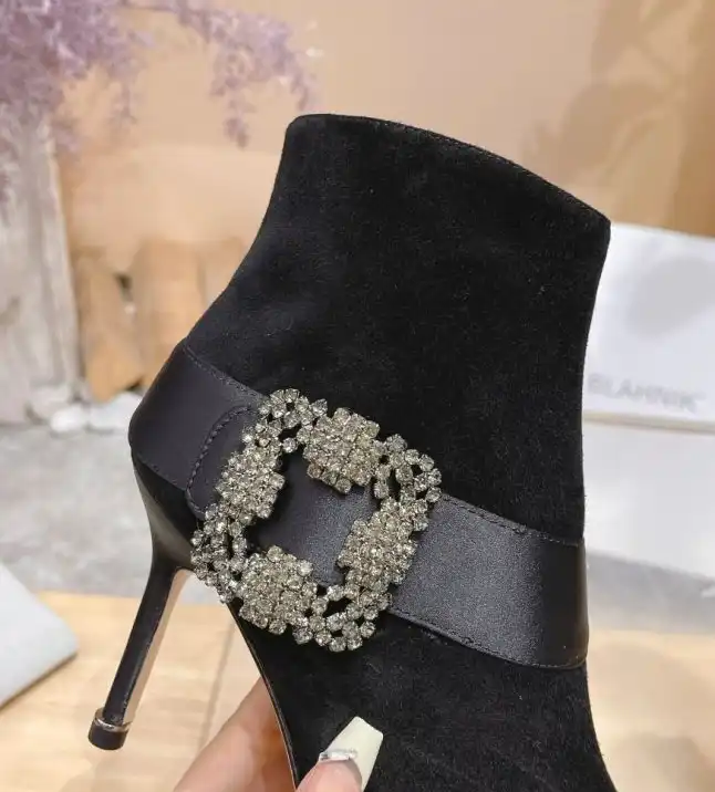 hype Manolo Blahnik Boots