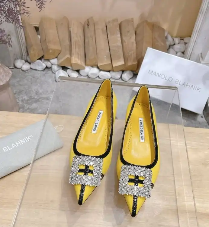 hype Manolo Blahnik flat shoes