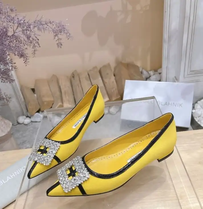 hype Manolo Blahnik flat shoes