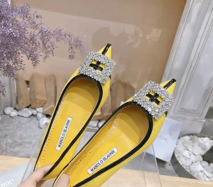 hype Manolo Blahnik flat shoes