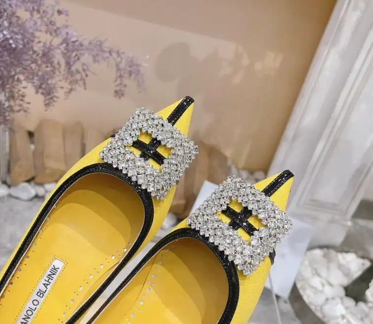 hype Manolo Blahnik flat shoes