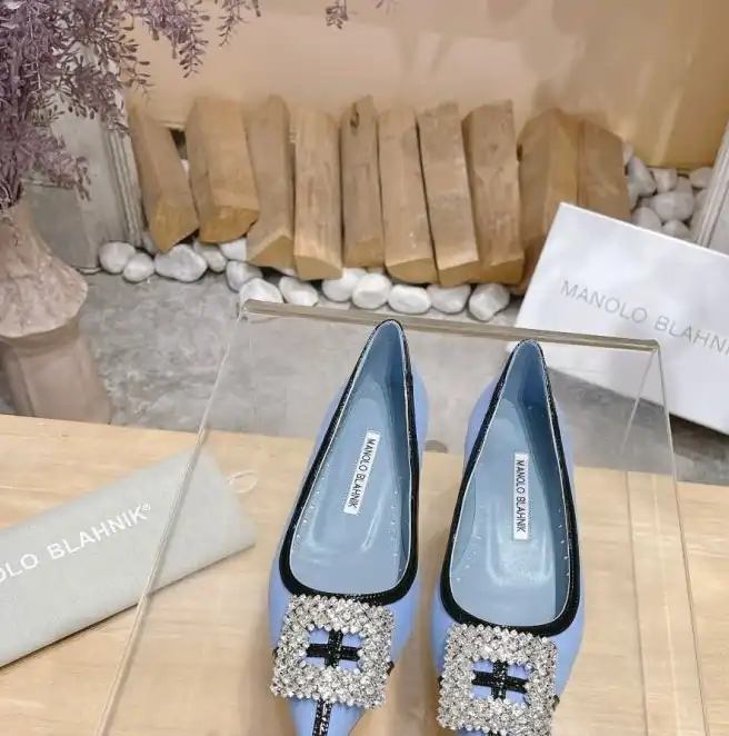 hype Manolo Blahnik flat shoes