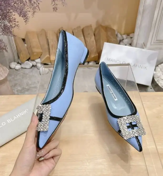 hype Manolo Blahnik flat shoes