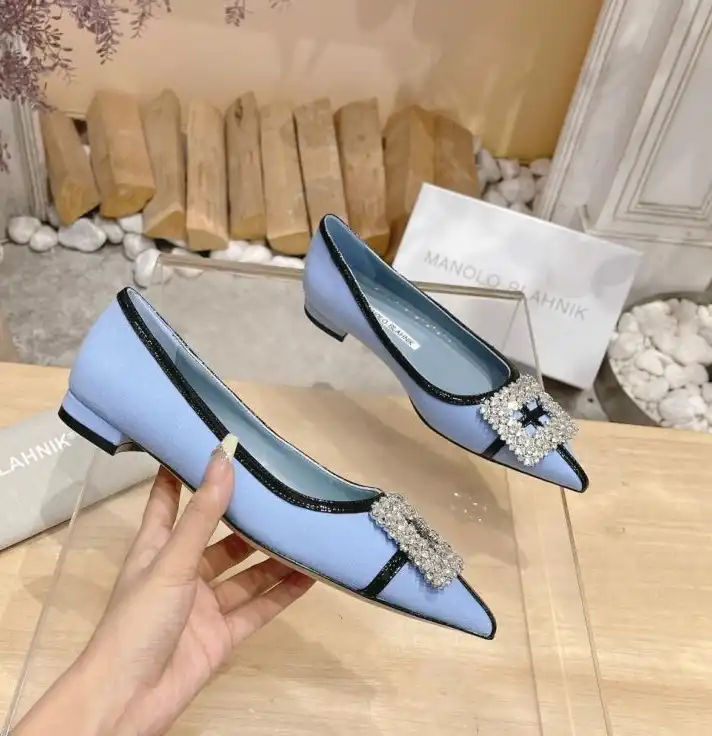 hype Manolo Blahnik flat shoes