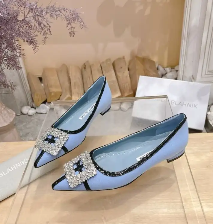 hype Manolo Blahnik flat shoes