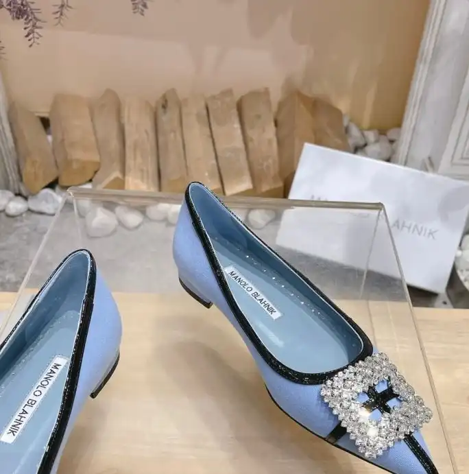 hype Manolo Blahnik flat shoes