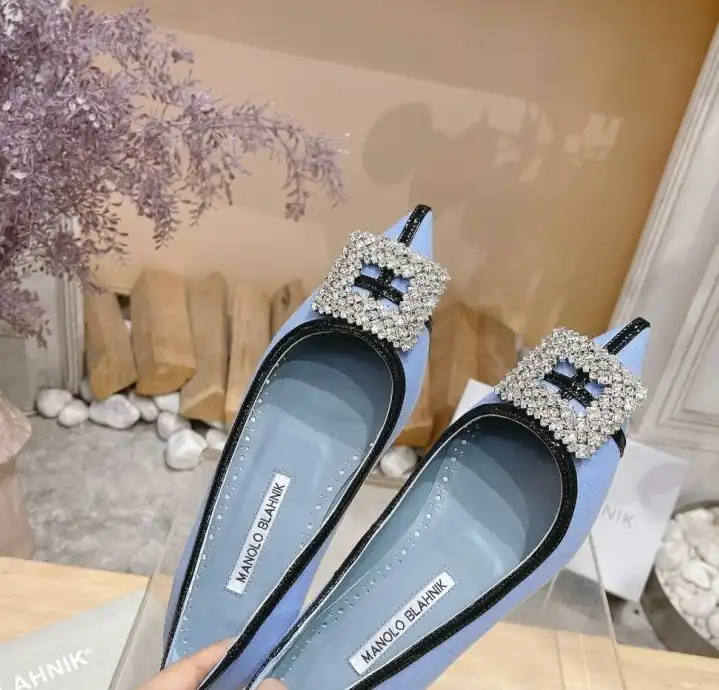 hype Manolo Blahnik flat shoes