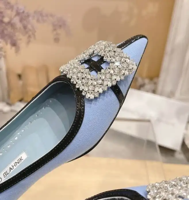 hype Manolo Blahnik flat shoes