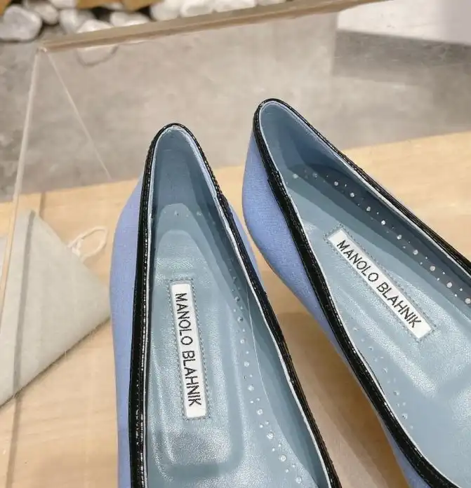 hype Manolo Blahnik flat shoes