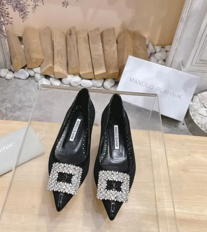 hype Manolo Blahnik flat shoes