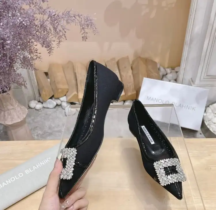 hype Manolo Blahnik flat shoes