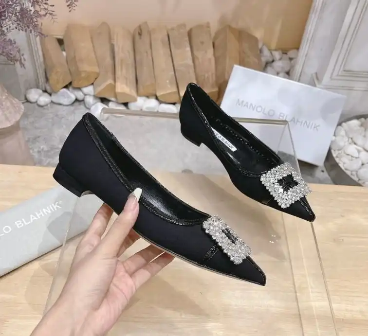 hype Manolo Blahnik flat shoes