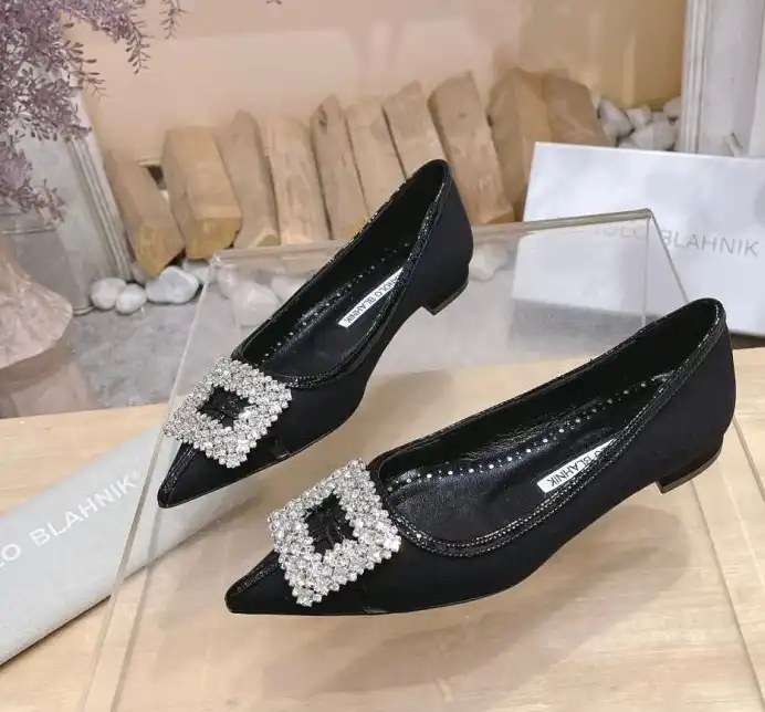 hype Manolo Blahnik flat shoes