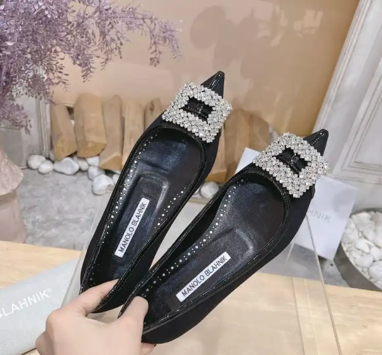 hype Manolo Blahnik flat shoes