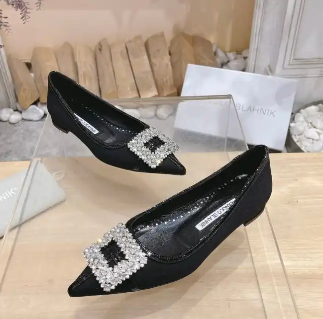 hype Manolo Blahnik flat shoes