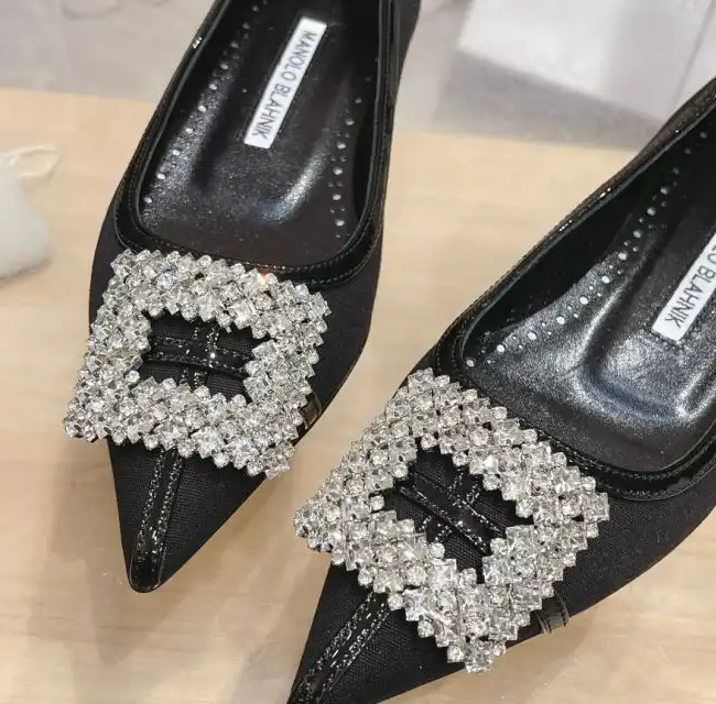 hype Manolo Blahnik flat shoes