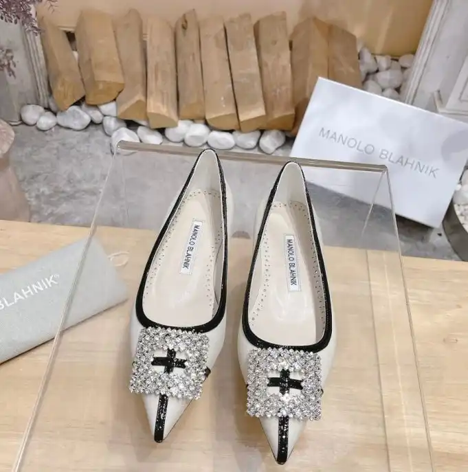 hype Manolo Blahnik flat shoes