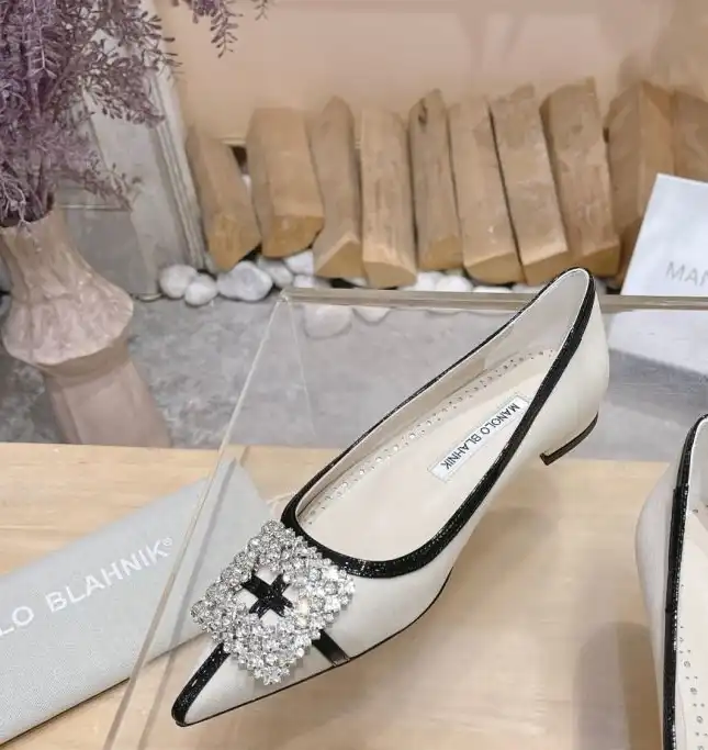 hype Manolo Blahnik flat shoes