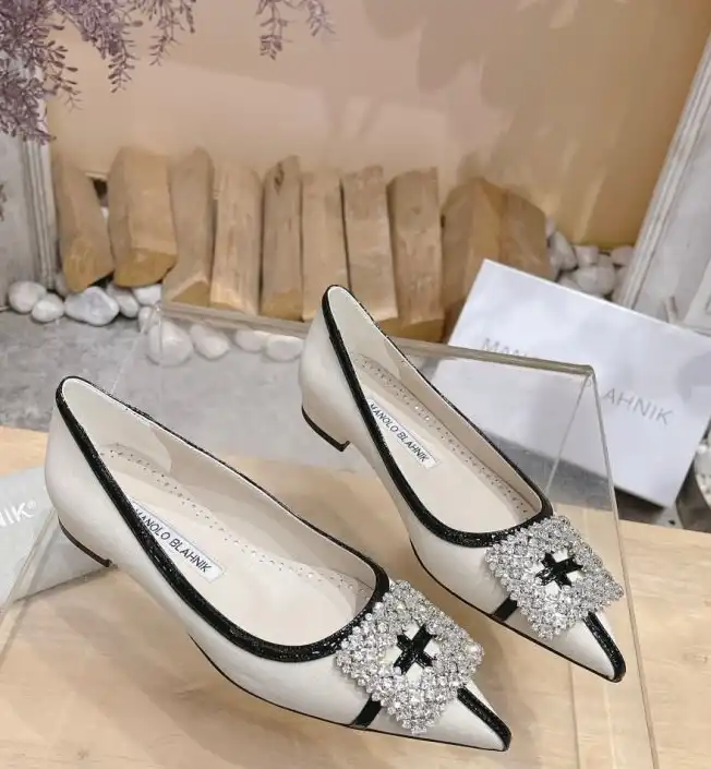 hype Manolo Blahnik flat shoes