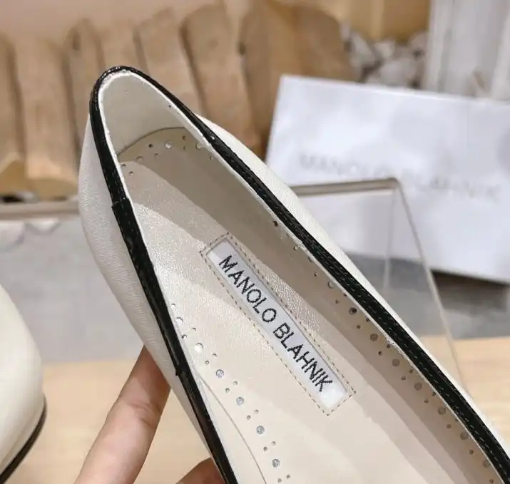 hype Manolo Blahnik flat shoes