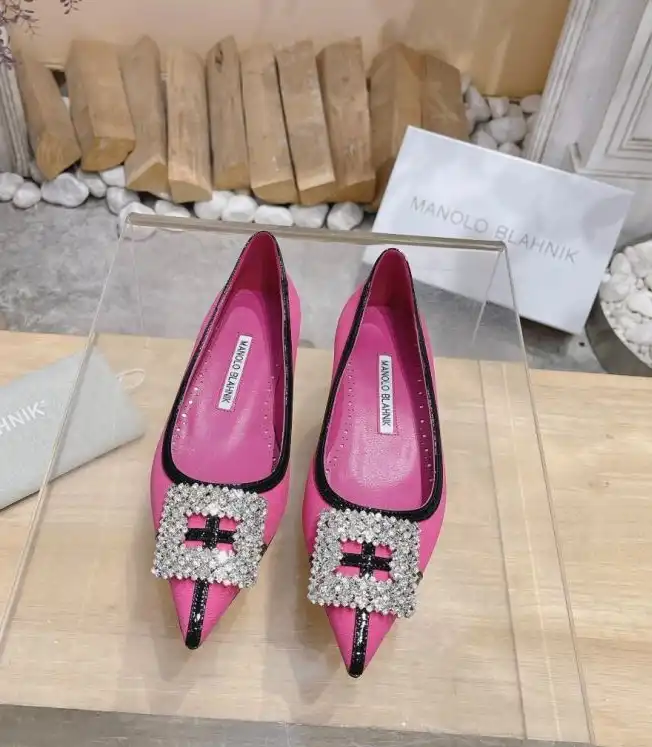 hype Manolo Blahnik flat shoes