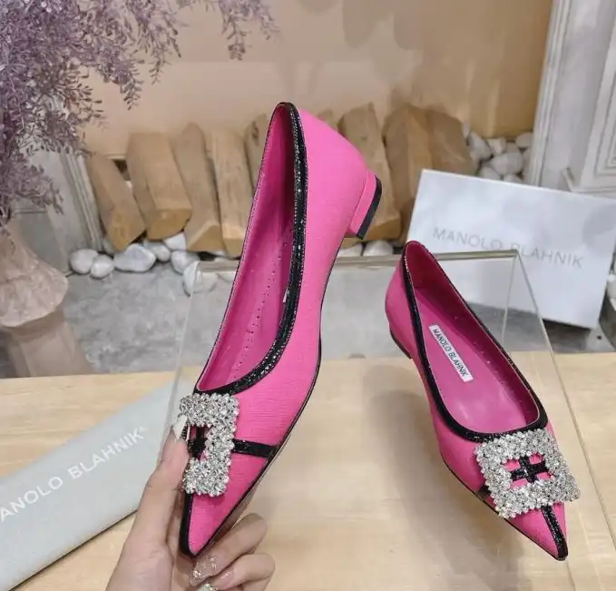 hype Manolo Blahnik flat shoes